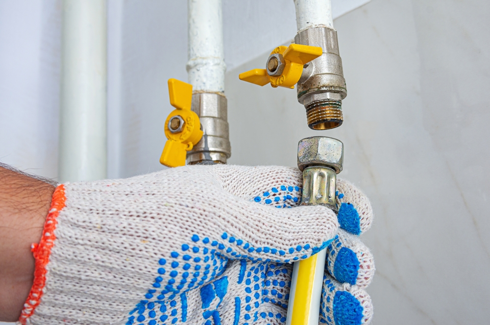 O&M Plumbing Professional installing a gas pipe.